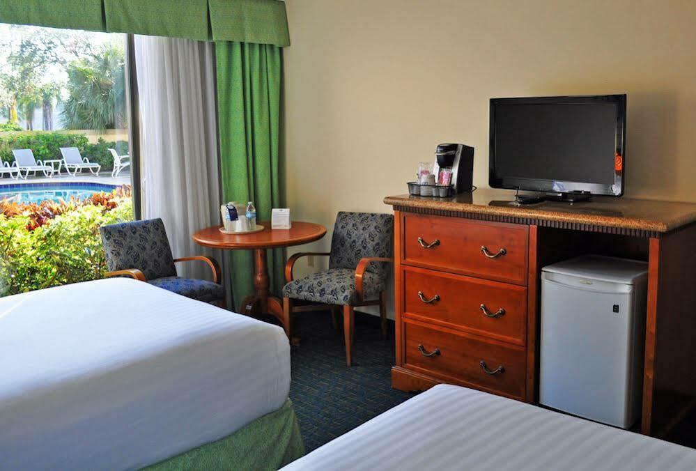 Holiday Inn Express Boca Raton - West By Ihg Екстер'єр фото